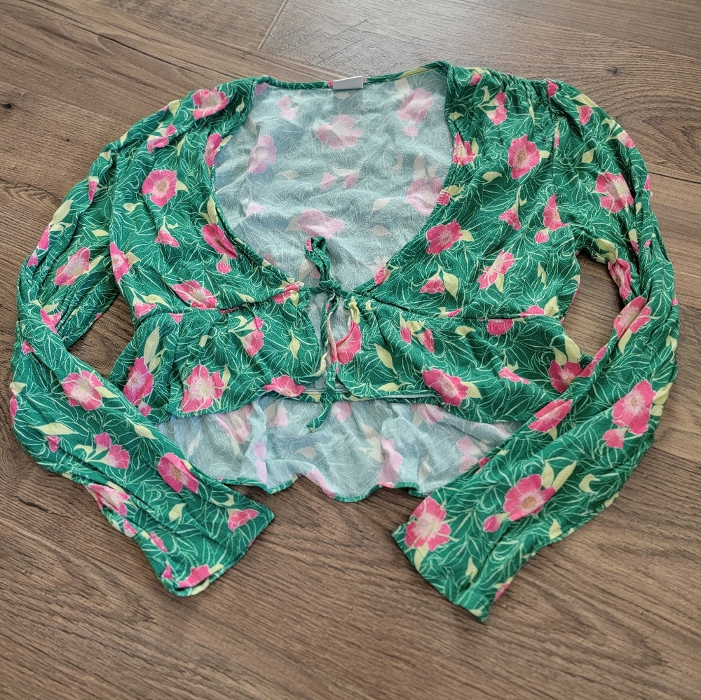 Sunday Best Cropped Tie Front Blouse Size Small - Picture 2 of 6